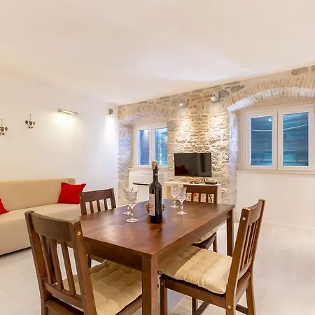 Stoneark Apartment